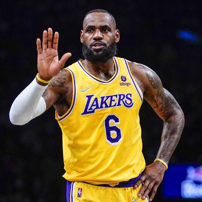 LeBron James adalah salah satu pemain paling populer di NBA.